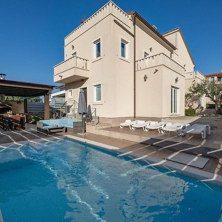 Villa Castagna Near The Sea With Private Pool And Sauna Premantura Ngoại thất bức ảnh