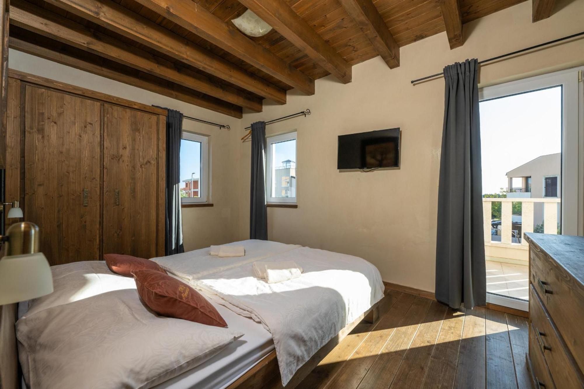 Villa Castagna Near The Sea With Private Pool And Sauna Premantura Ngoại thất bức ảnh