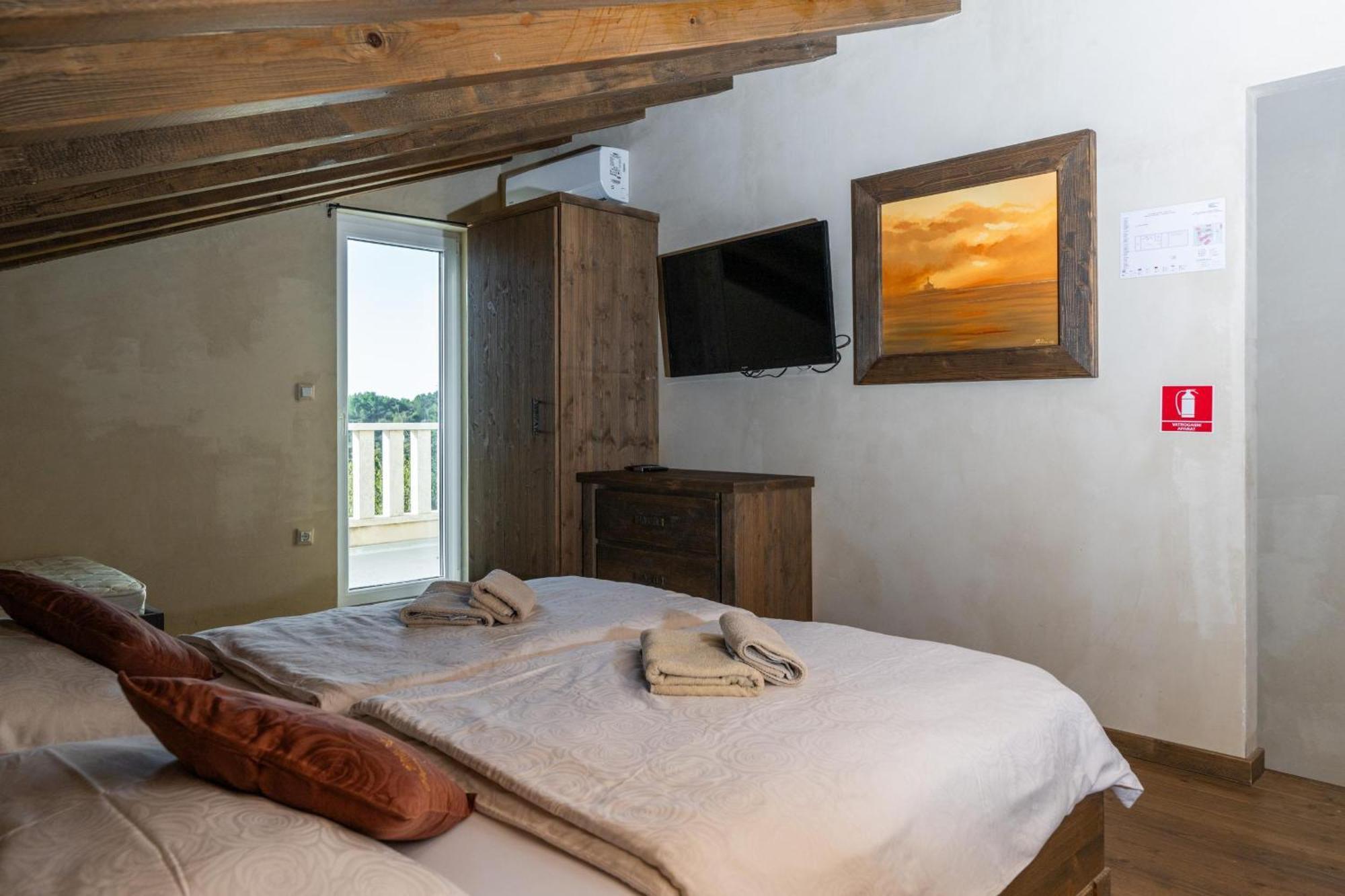 Villa Castagna Near The Sea With Private Pool And Sauna Premantura Ngoại thất bức ảnh