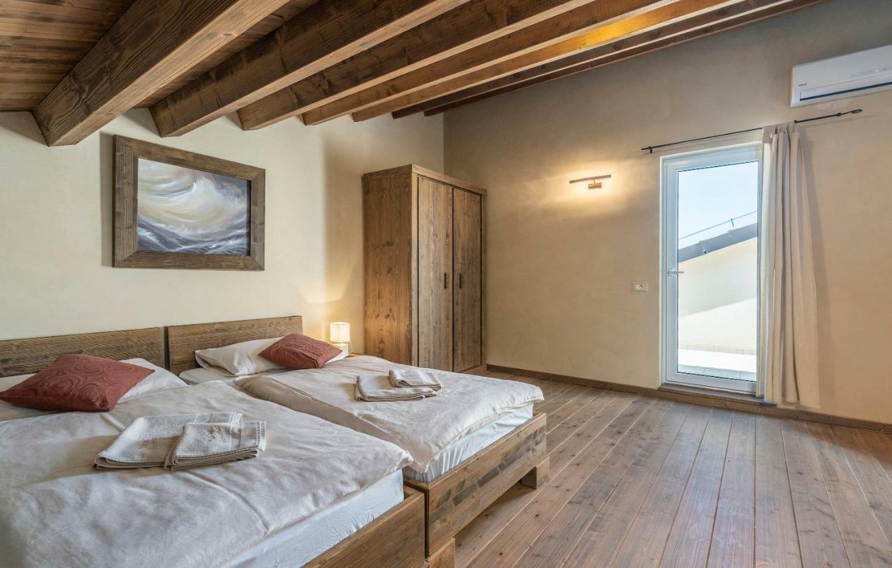 Villa Castagna Near The Sea With Private Pool And Sauna Premantura Ngoại thất bức ảnh